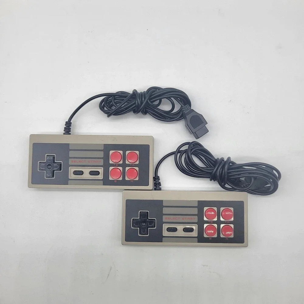 Familycomputer System Plug & Play Game Console 2 Wired Controllers Powers On